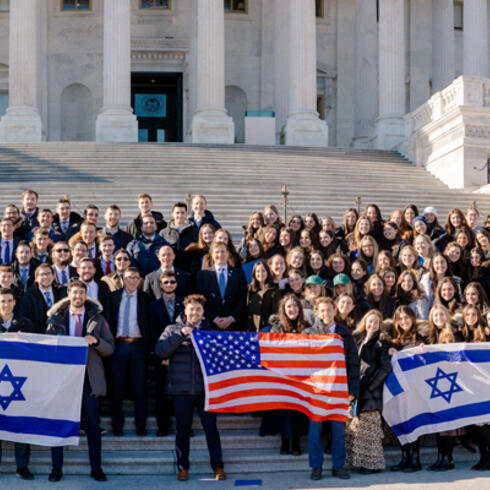 31IRV Magasin phare - Expédition express Optique de lunette 4x32 à multi-réticules pour arbalète Accepter les paiements en USDT students stand on the Capitol steps holding U.S. and Israeliflags